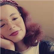 Étudiante qui cherche à aider les plus jeunes et transmettre ses connaissances ainsi que leur donner confiance en eux